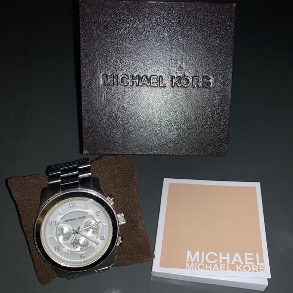 Michael Kors Oversized Runway Watch - Picture 3 of 5
